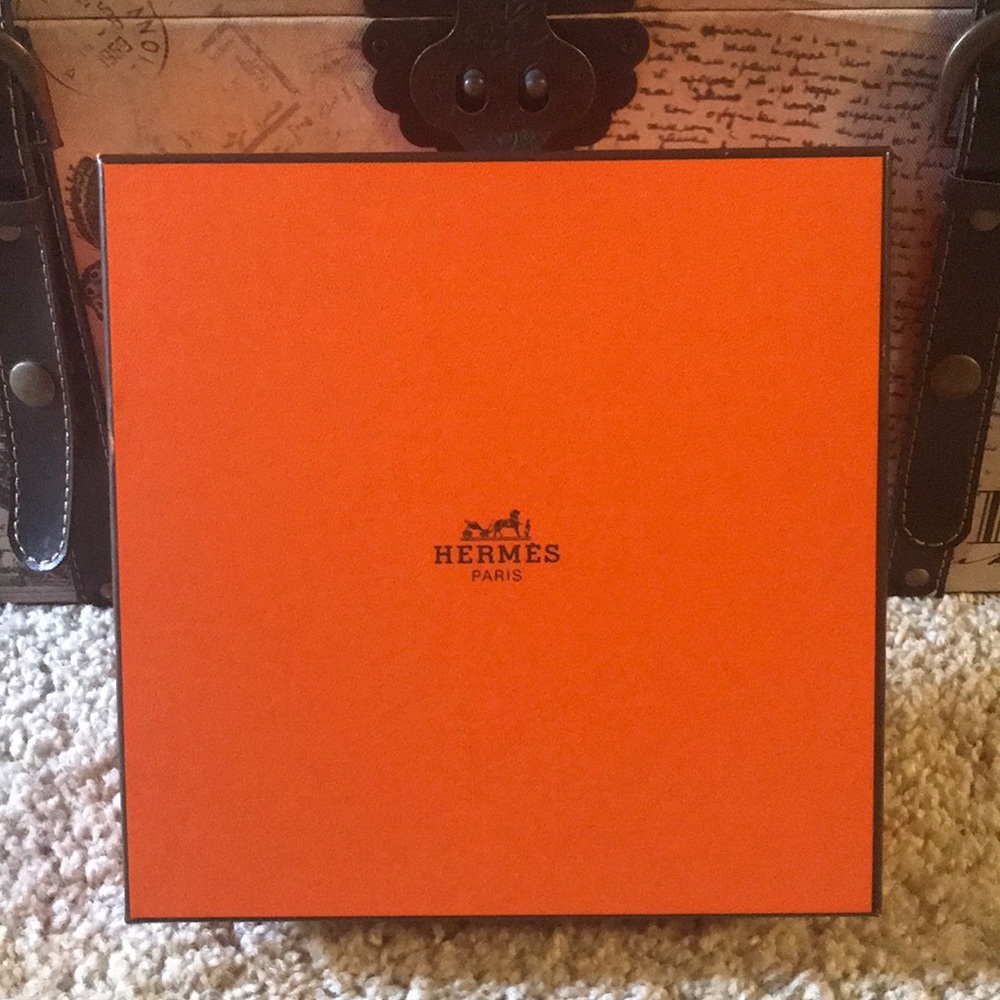 ❗️FLASH SALE❗️Authentic Hermes Scarf Gift Box